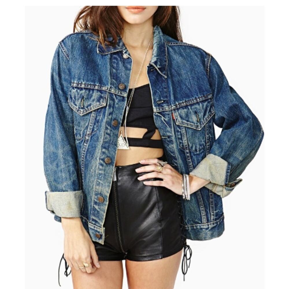 Levi's Woman's Premium Medium Wash Oversized Denim Trucker Jacket Size Small